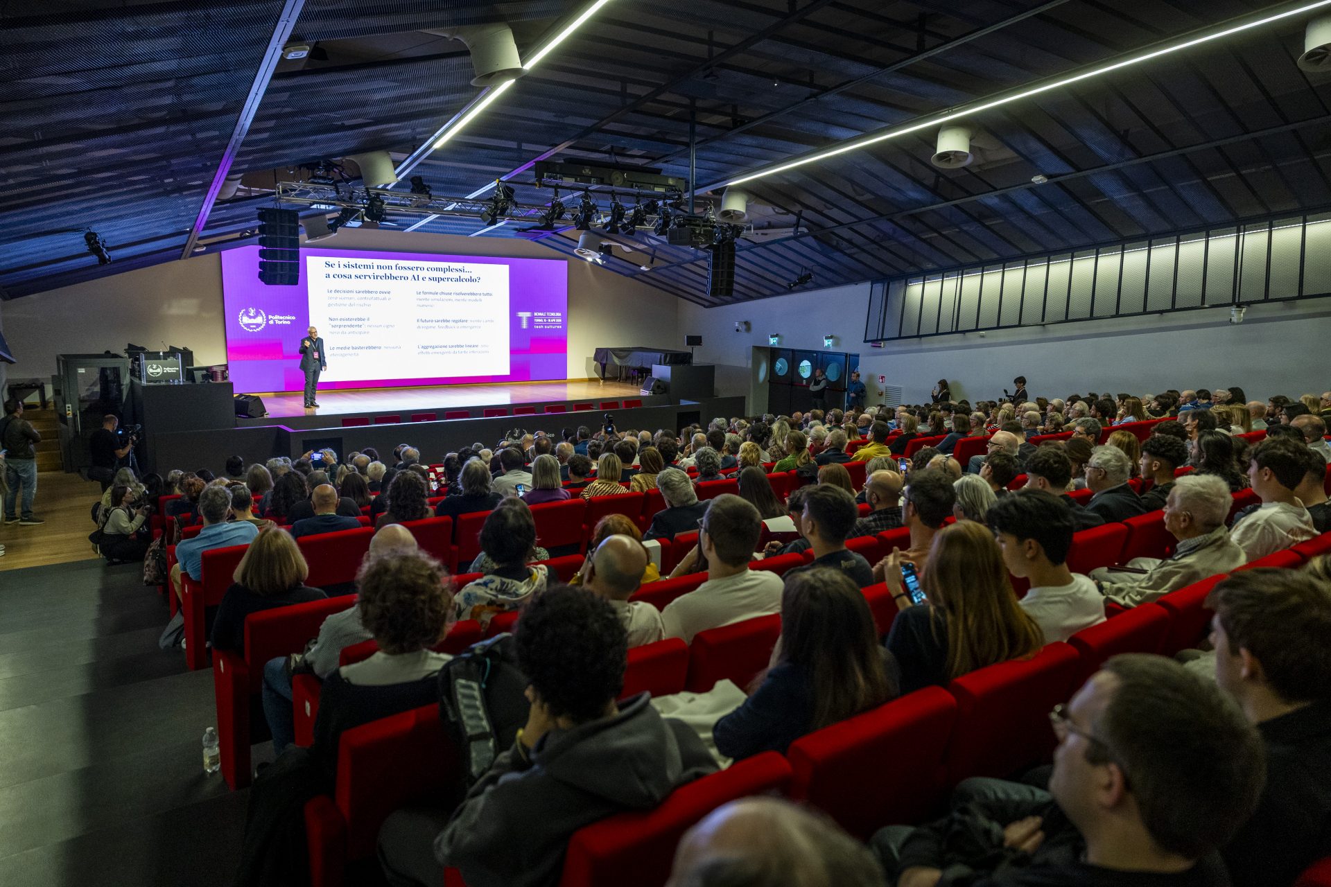 Aula Magna durante l'inaugurazione di Biennale tecnologia