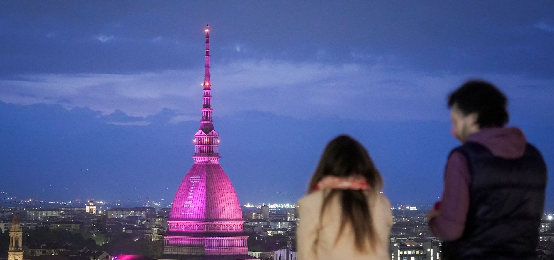 Mole antonelliana illuminata di rosa per Biennale Tecnologia 2026